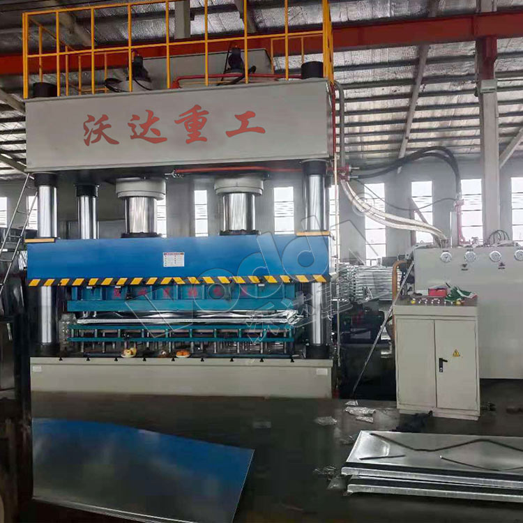 1000噸不銹鋼水箱板成型液壓機